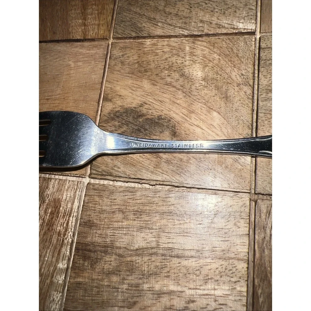 Vintage Oneidaware Stainless Fork ~7.25